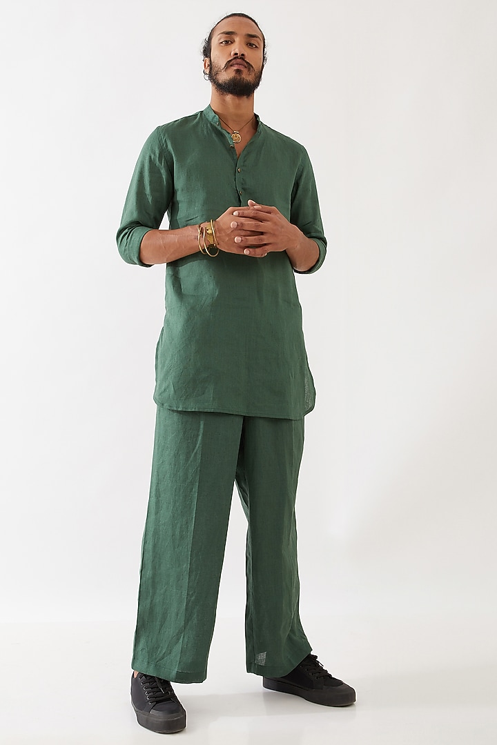 Green Linen Short Kurta Set by Son Of A Noble SNOB Men at Pernia's Pop Up Shop
