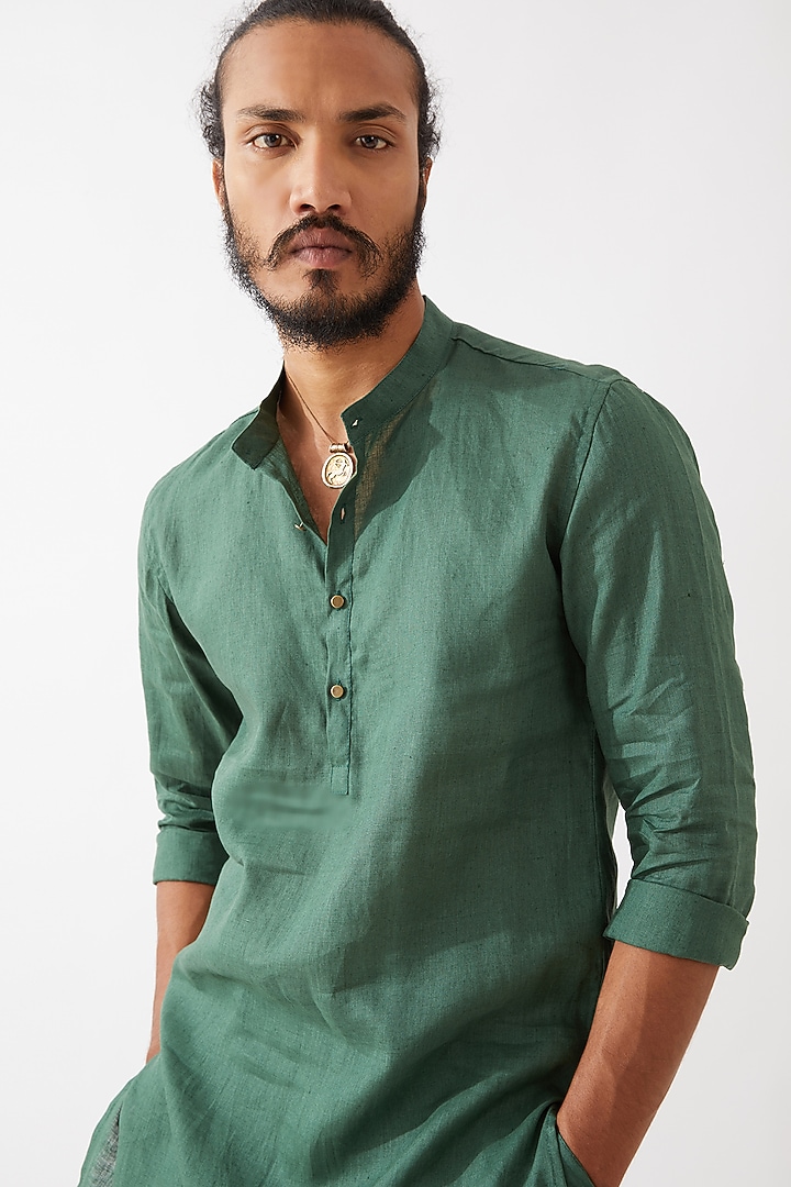 Green Linen Short Kurta Set by Son Of A Noble SNOB Men at Pernia's Pop Up Shop