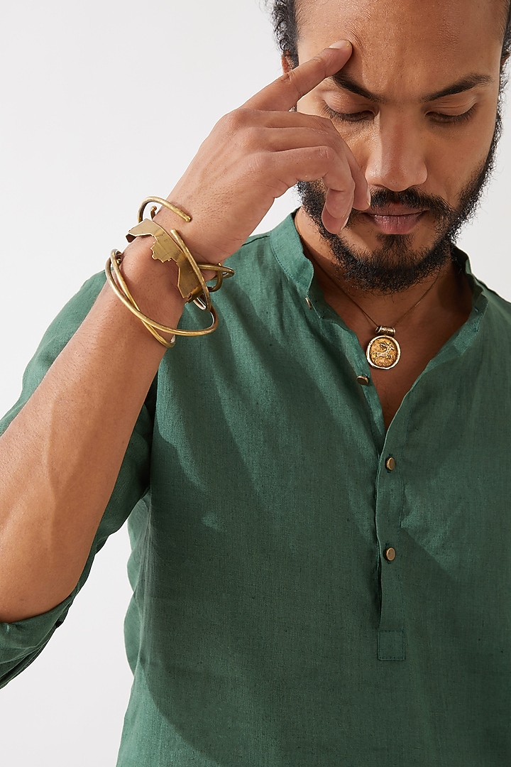 Green Linen Short Kurta Set by Son Of A Noble SNOB Men at Pernia's Pop Up Shop