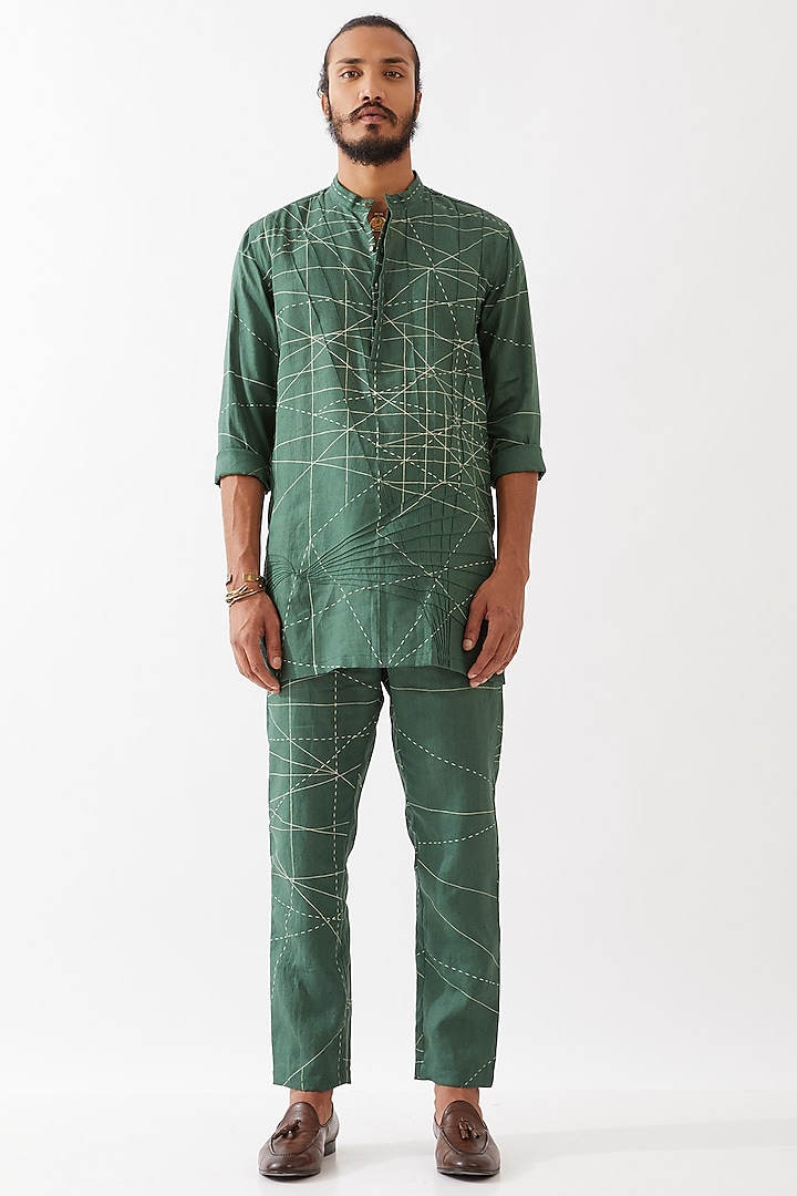 Green Linen Printed Pintucks Kurta Set by Son Of A Noble SNOB Men at Pernia's Pop Up Shop