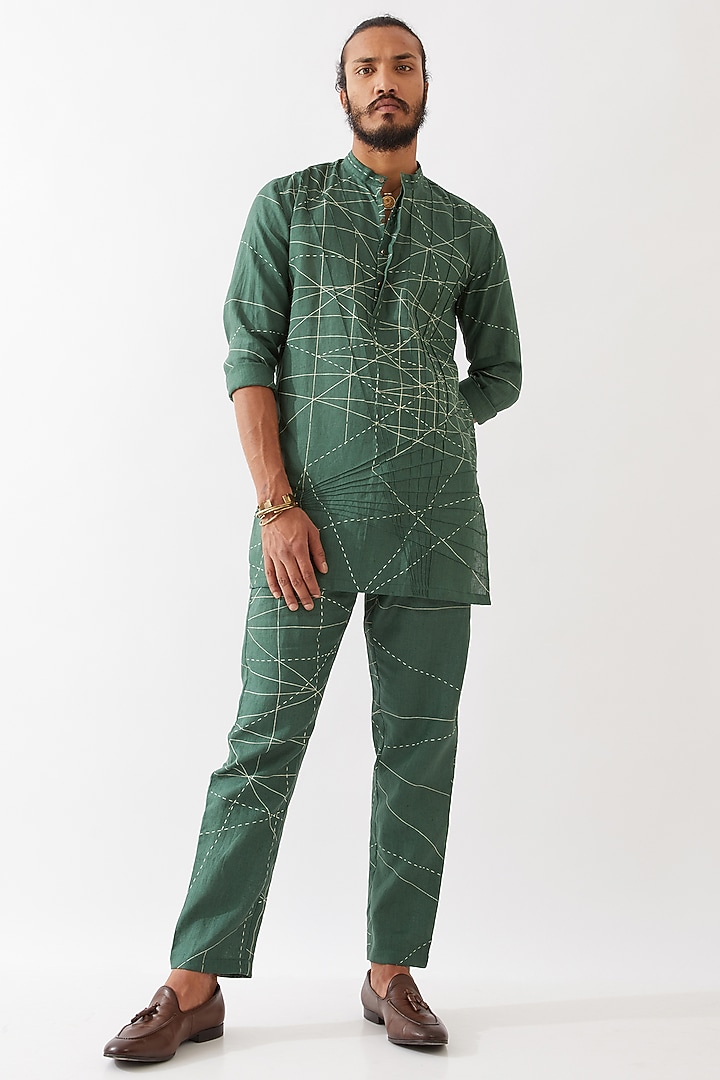 Green Linen Printed Pintucks Kurta Set by Son Of A Noble SNOB Men at Pernia's Pop Up Shop