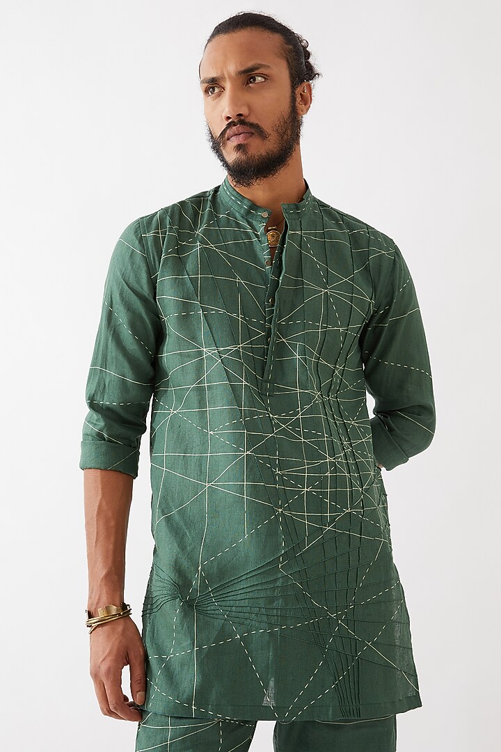 Green Linen Printed Pintucks Kurta Set by Son Of A Noble SNOB Men at Pernia's Pop Up Shop