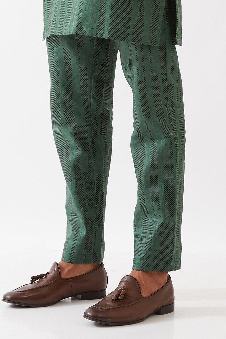 Green Linen Printed Textured Kurta Set by Son Of A Noble SNOB Men at Pernia's Pop Up Shop