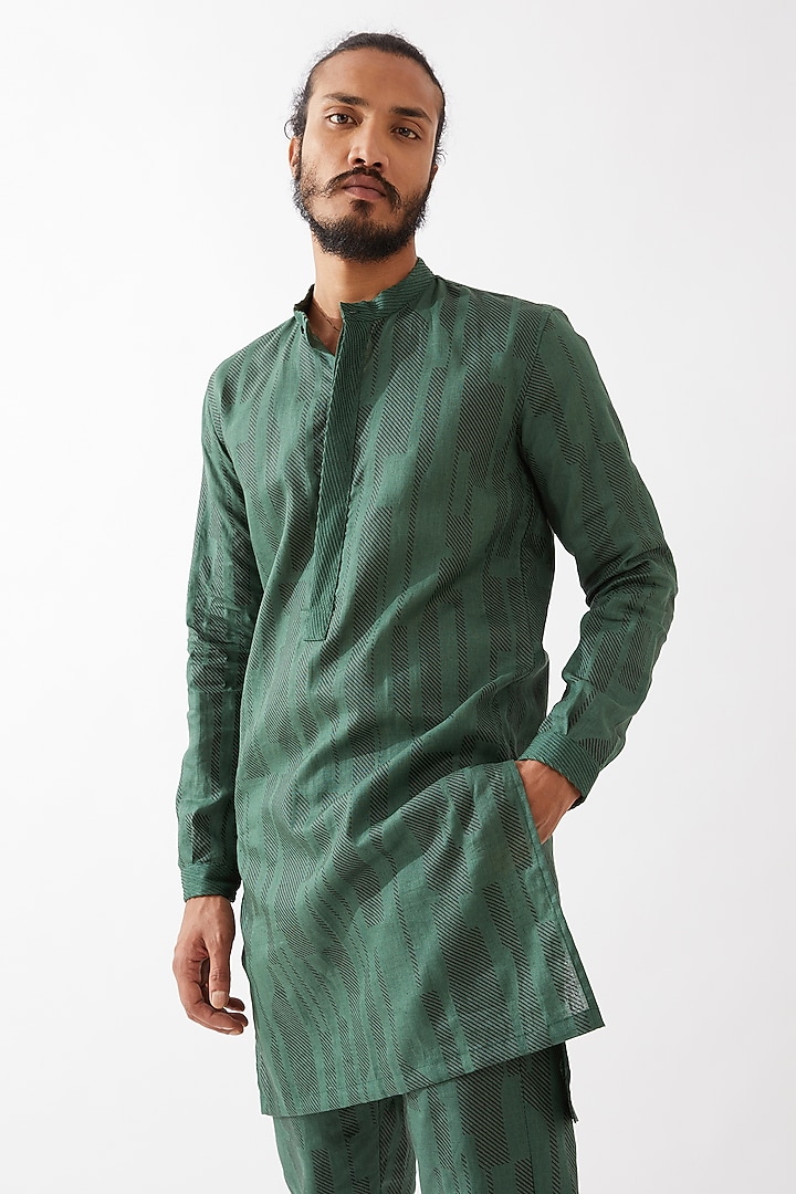 Green Linen Printed Textured Kurta Set by Son Of A Noble SNOB Men at Pernia's Pop Up Shop