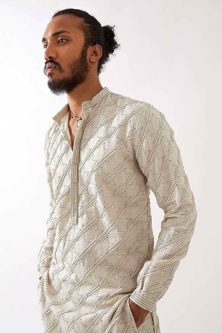 Ivory Linen Printed Textured Kurta Set by Son Of A Noble SNOB Men at Pernia's Pop Up Shop