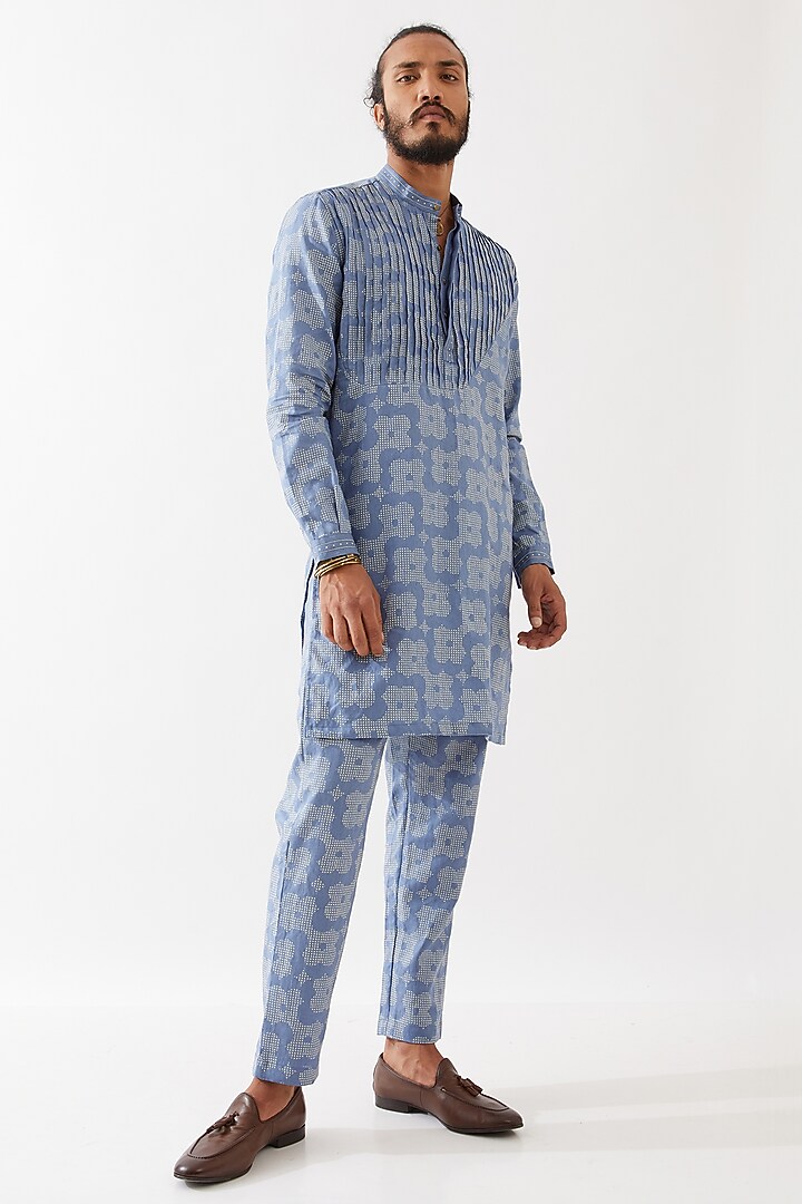 Blue Linen Printed Textured Kurta Set by Son Of A Noble SNOB Men at Pernia's Pop Up Shop