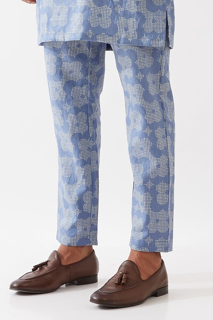 Blue Linen Printed Textured Kurta Set by Son Of A Noble SNOB Men at Pernia's Pop Up Shop