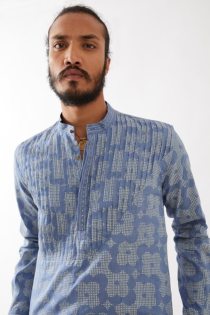 Blue Linen Printed Textured Kurta Set by Son Of A Noble SNOB Men at Pernia's Pop Up Shop