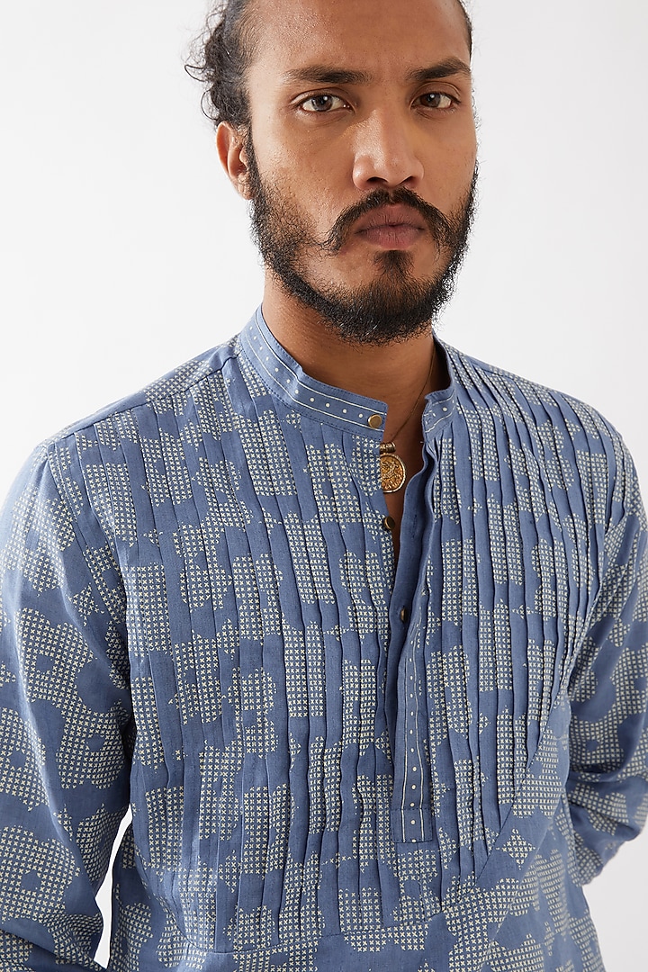 Blue Linen Printed Textured Kurta Set by Son Of A Noble SNOB Men at Pernia's Pop Up Shop