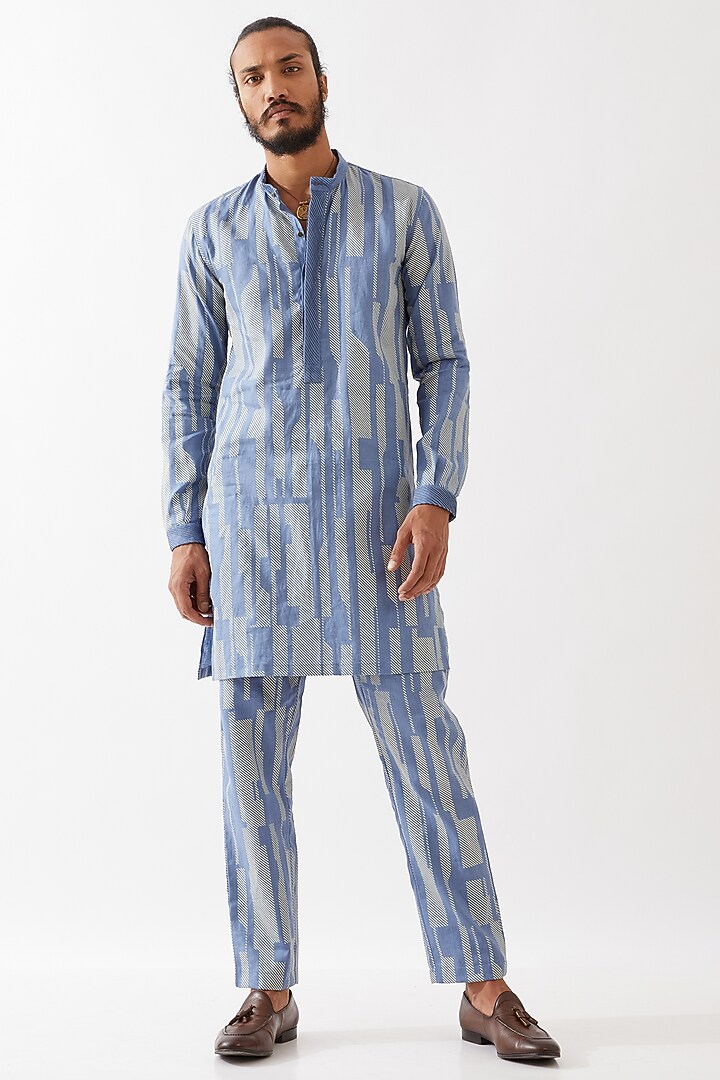 Blue Linen Printed Pleated Kurta Set by Son Of A Noble SNOB Men at Pernia's Pop Up Shop