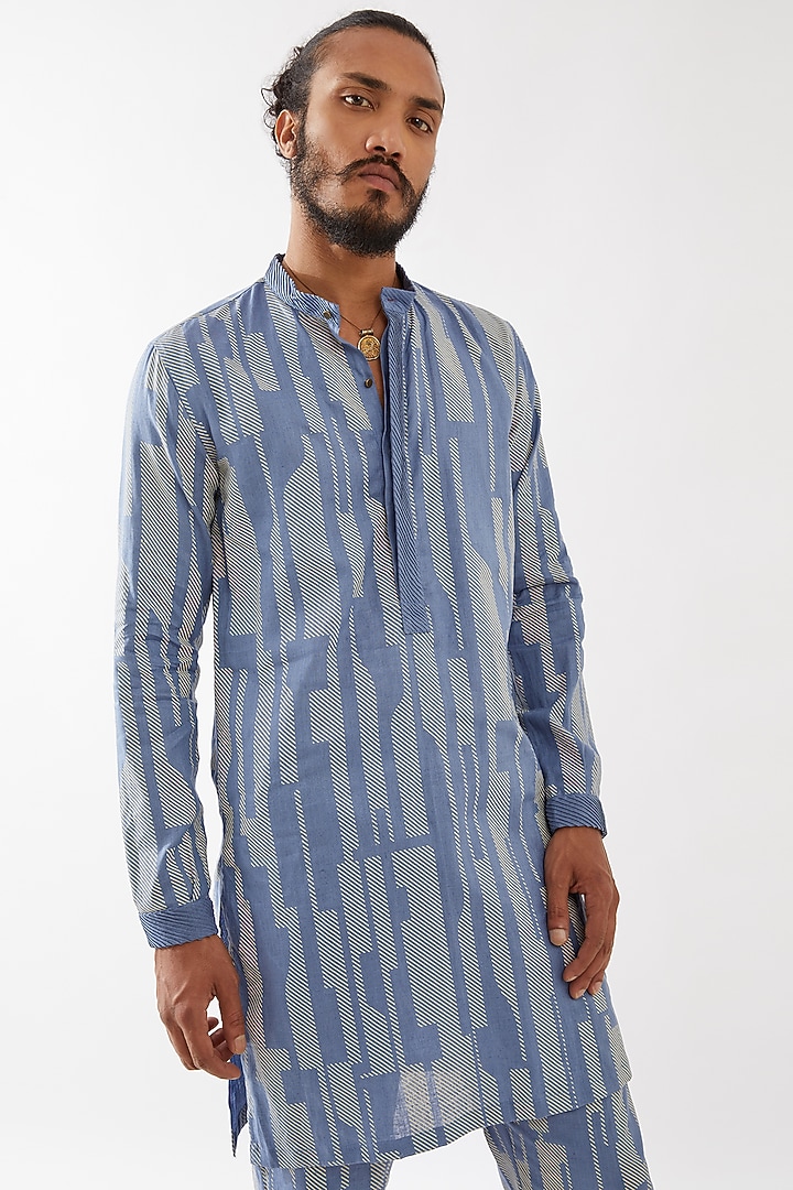 Blue Linen Printed Pleated Kurta Set by Son Of A Noble SNOB Men at Pernia's Pop Up Shop