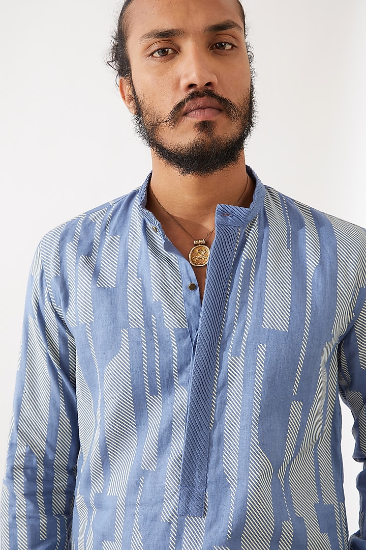 Blue Linen Printed Pleated Kurta Set by Son Of A Noble SNOB Men at Pernia's Pop Up Shop