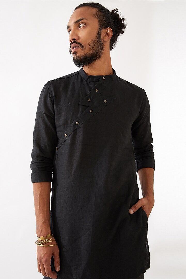 Black Linen Kurta Set by Son Of A Noble SNOB Men at Pernia's Pop Up Shop