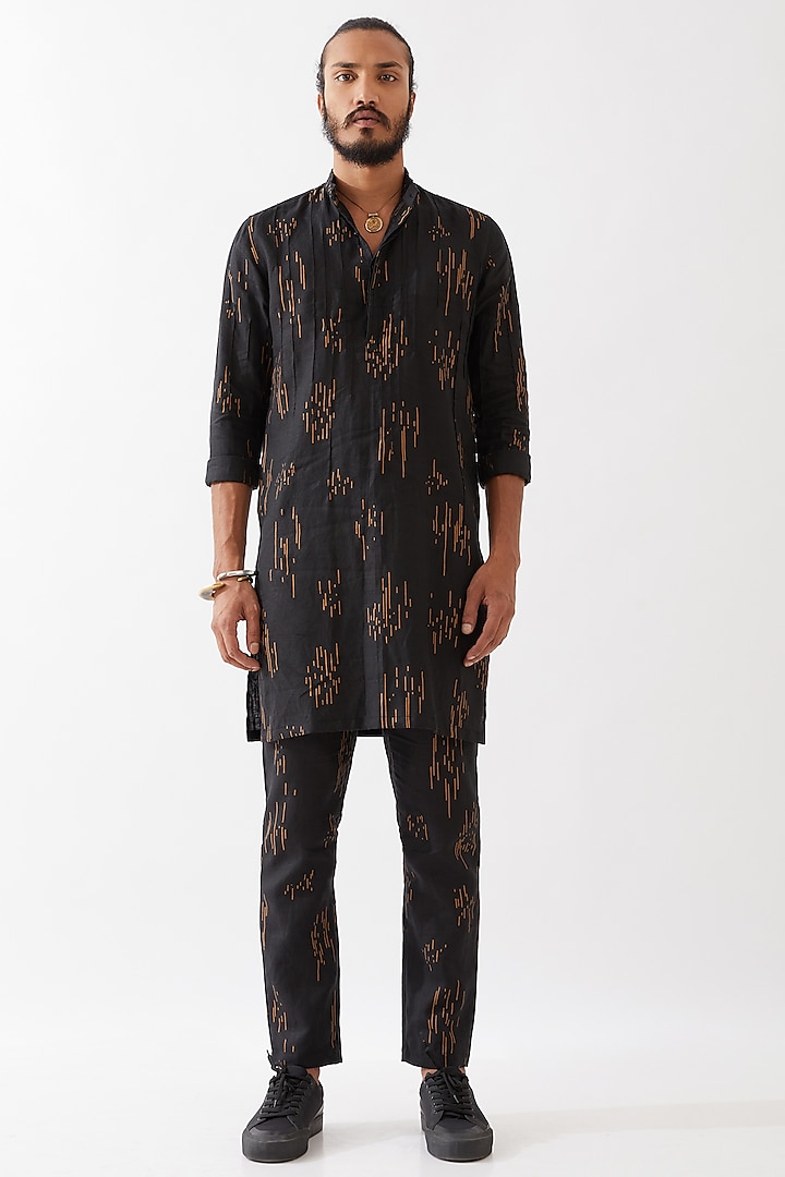 Black Linen Printed Textured Kurta Set by Son Of A Noble SNOB Men