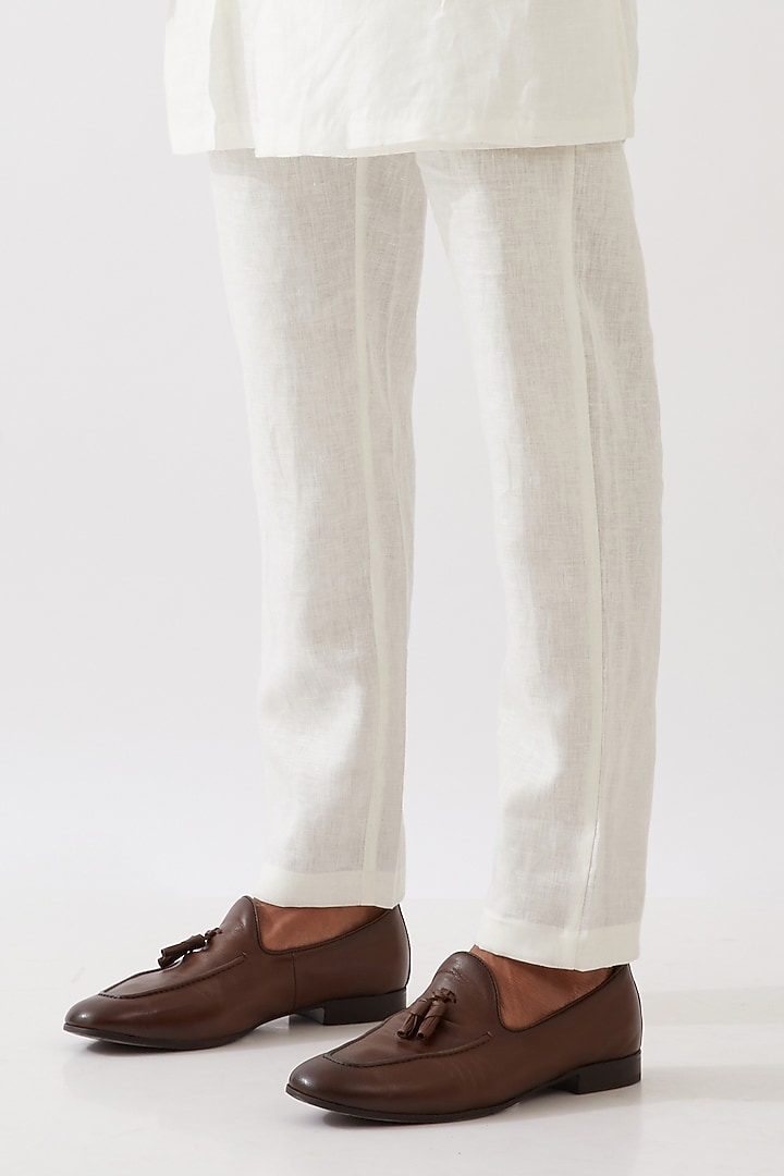 White Linen Asymmetrical Kurta Set by Son Of A Noble SNOB Men at Pernia's Pop Up Shop