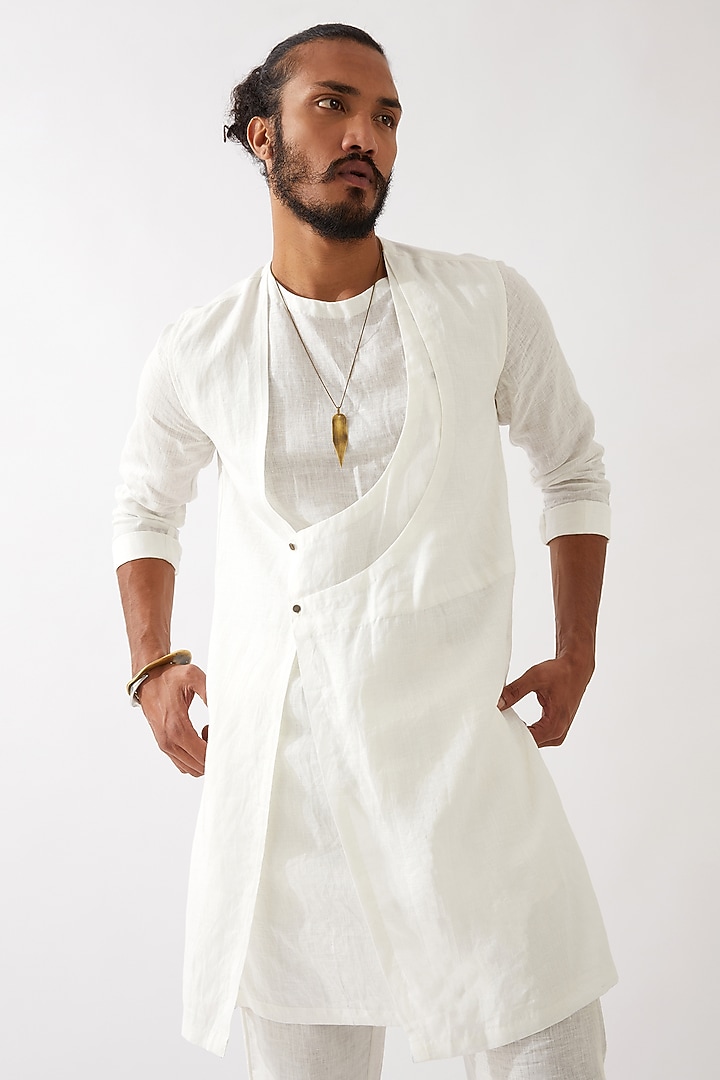 White Linen Asymmetrical Kurta Set by Son Of A Noble SNOB Men at Pernia's Pop Up Shop