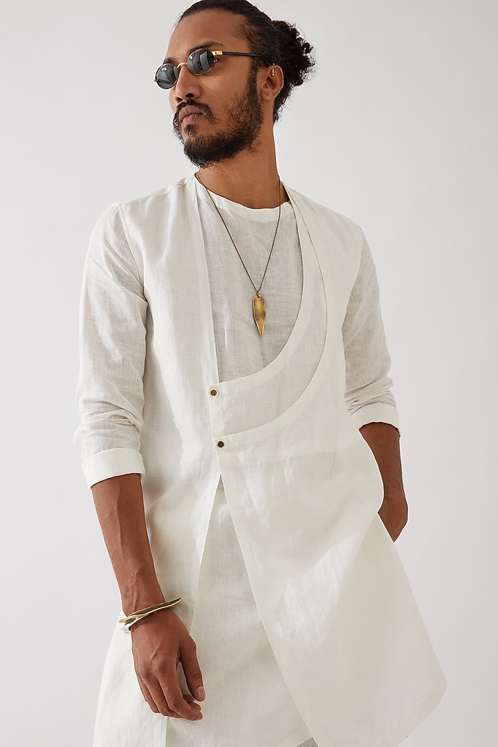 White Linen Asymmetrical Kurta Set by Son Of A Noble SNOB Men at Pernia's Pop Up Shop