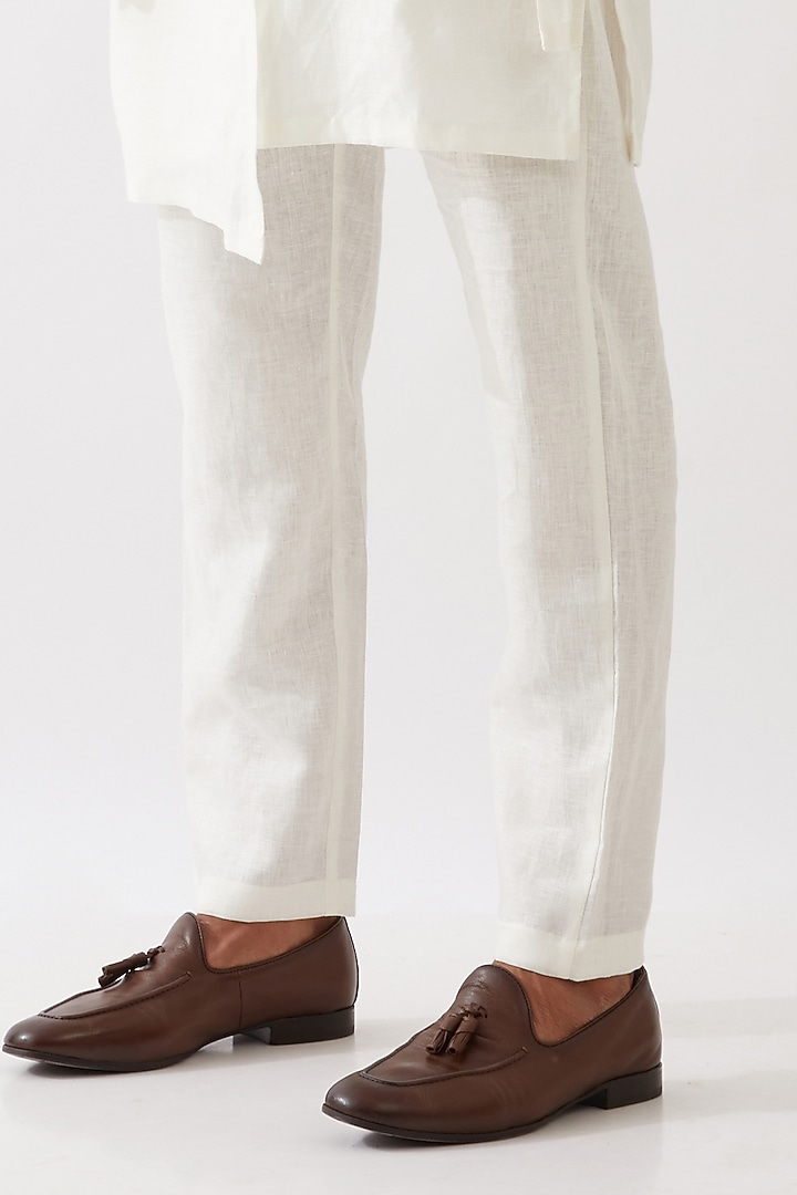 White Linen Kurta Set by Son Of A Noble SNOB Men at Pernia's Pop Up Shop