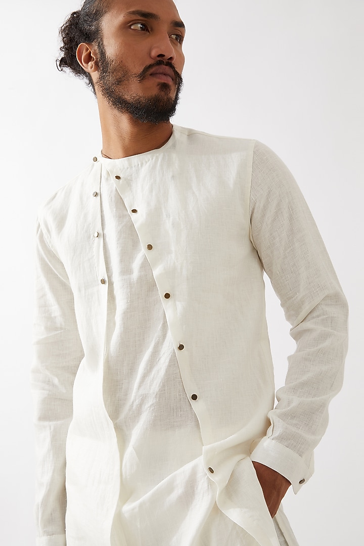 White Linen Kurta Set by Son Of A Noble SNOB Men at Pernia's Pop Up Shop