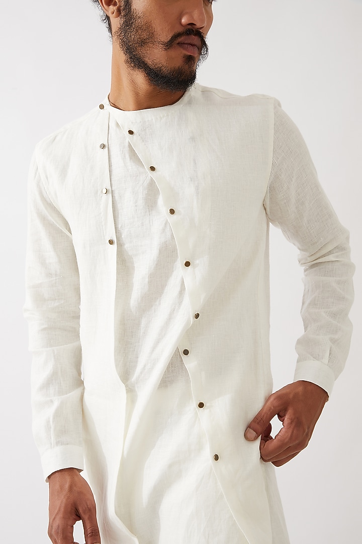 White Linen Kurta Set by Son Of A Noble SNOB Men at Pernia's Pop Up Shop