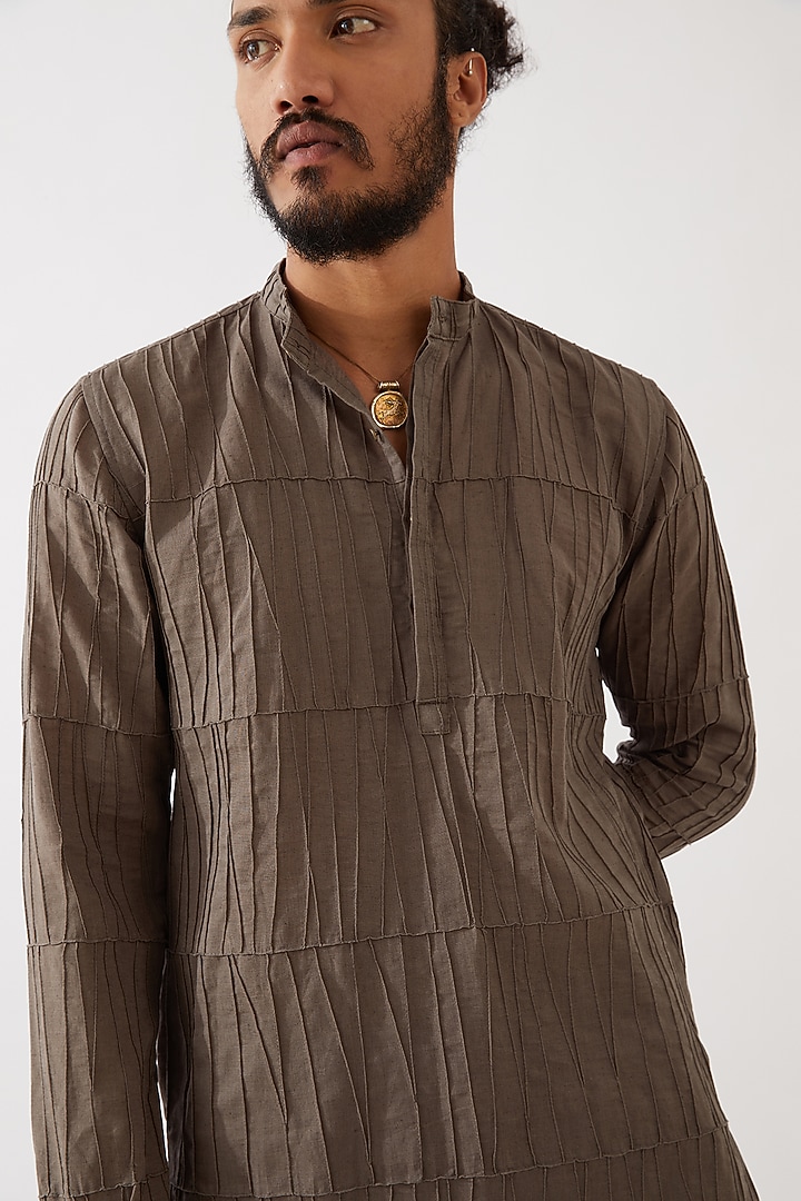Grey Cotton Linen Pintucks Textured Kurta Set by Son Of A Noble SNOB Men at Pernia's Pop Up Shop