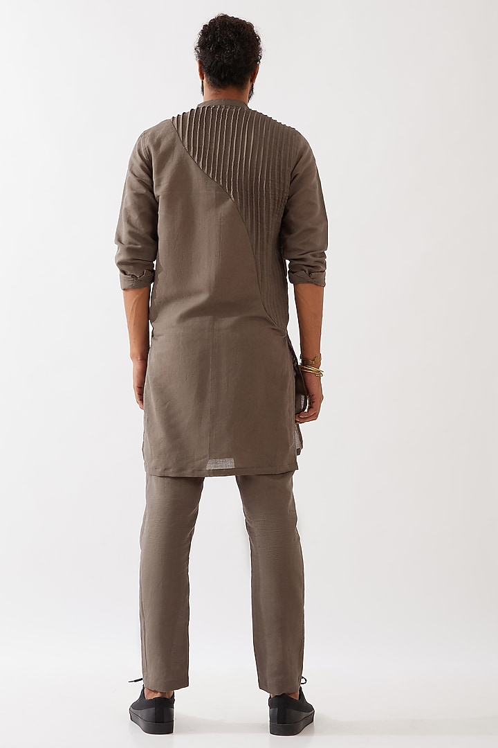 Grey Cotton Linen Pleated Textured Kurta Set by Son Of A Noble SNOB Men at Pernia's Pop Up Shop