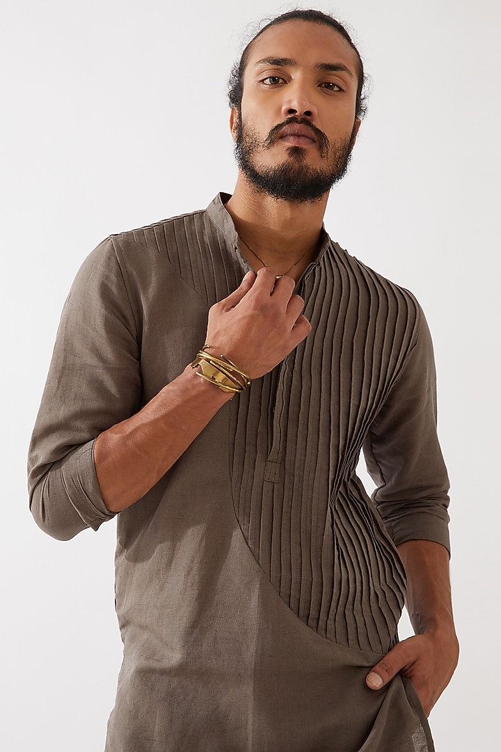 Grey Cotton Linen Pleated Textured Kurta Set by Son Of A Noble SNOB Men at Pernia's Pop Up Shop