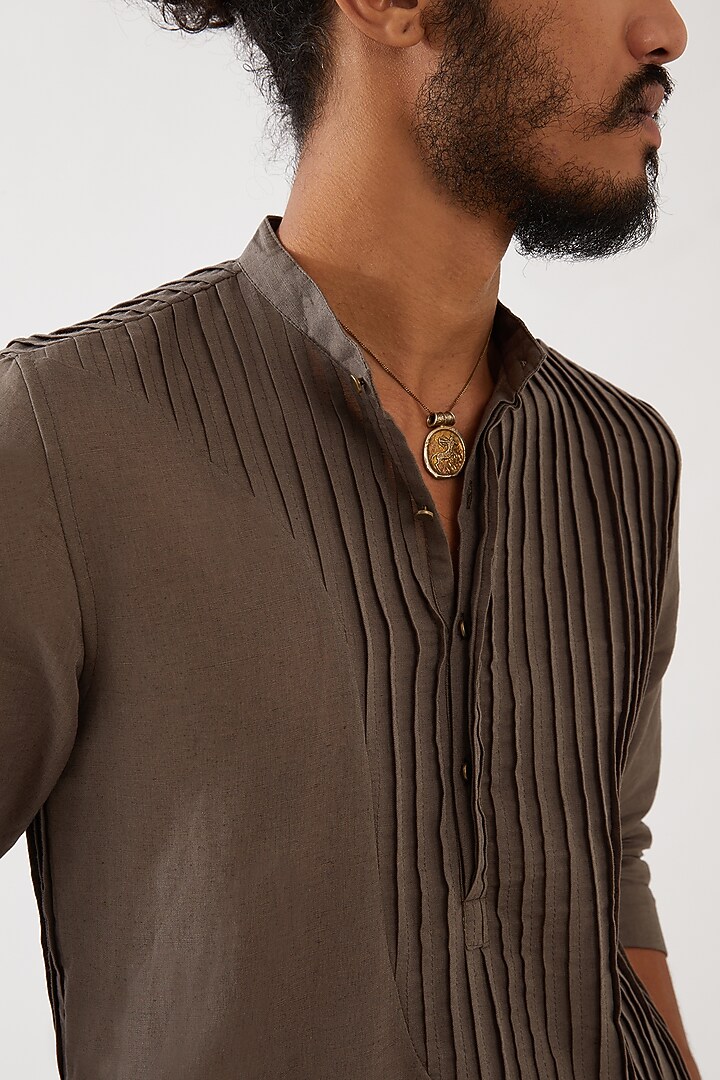 Grey Cotton Linen Pleated Textured Kurta Set by Son Of A Noble SNOB Men at Pernia's Pop Up Shop