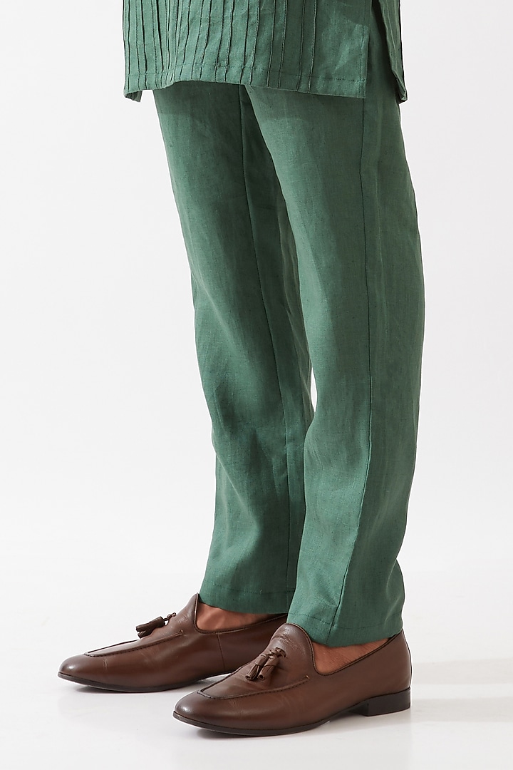 Green Linen Pintucks Textured Kurta Set by Son Of A Noble SNOB Men at Pernia's Pop Up Shop