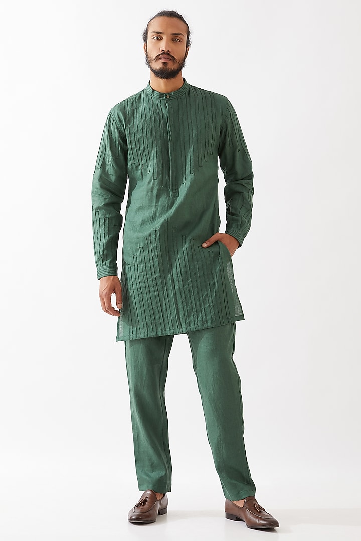 Green Linen Pintucks Textured Kurta Set by Son Of A Noble SNOB Men at Pernia's Pop Up Shop