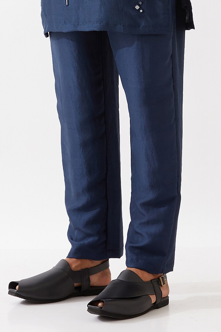 Navy Blue Dupion Silk Embroidered Kurta Set by Son Of A Noble SNOB Men at Pernia's Pop Up Shop