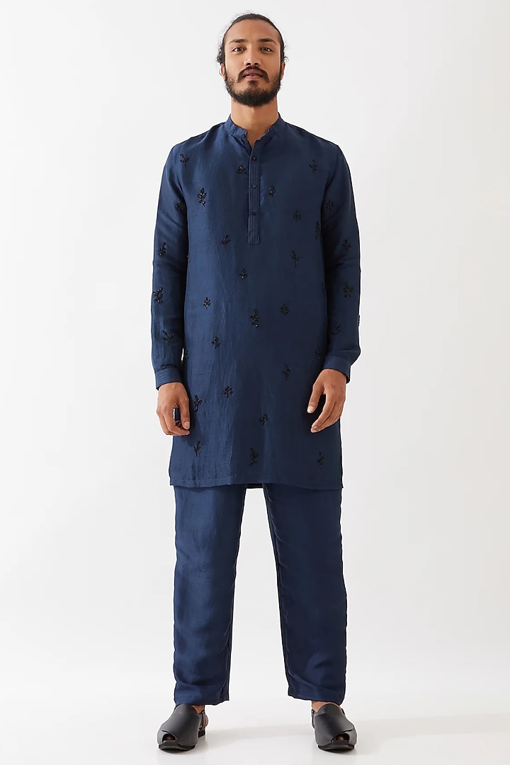 Navy Blue Dupion Silk Embroidered Kurta Set by Son Of A Noble SNOB Men at Pernia's Pop Up Shop