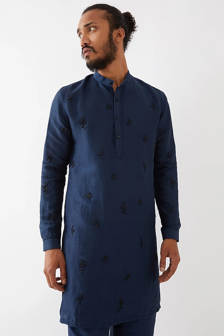 Navy Blue Dupion Silk Embroidered Kurta Set by Son Of A Noble SNOB Men at Pernia's Pop Up Shop