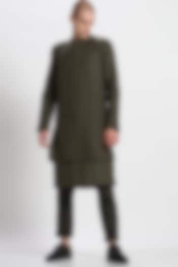 Deep Green Side Seam Kurta by Son Of A Noble SNOB at Pernia's Pop Up Shop