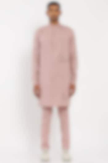 Blush Pink Linen Sherwood Kurta by Son Of A Noble SNOB Men at Pernia's Pop Up Shop
