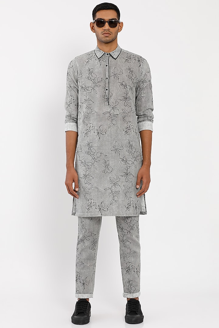 Grey & White Linen Kurta Set by Son Of A Noble SNOB Men at Pernia's Pop Up Shop