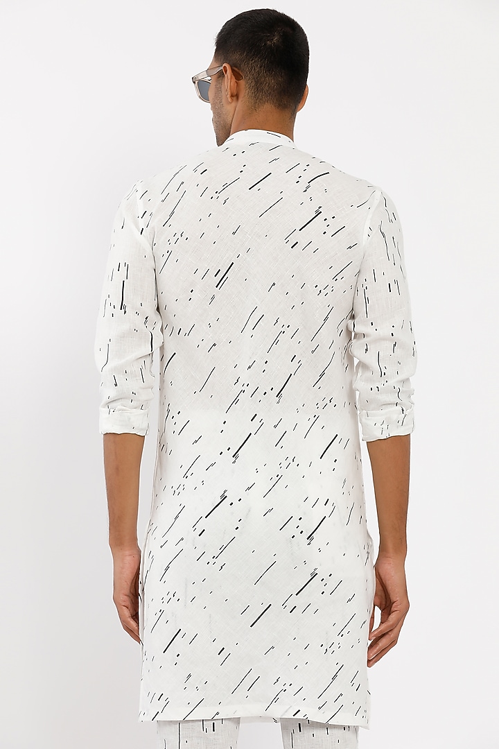 White Linen Kurta Set by Son Of A Noble SNOB Men at Pernia's Pop Up Shop