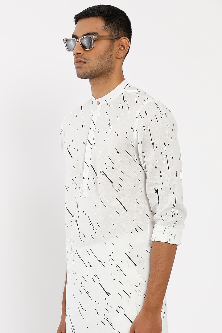 White Linen Kurta Set by Son Of A Noble SNOB Men at Pernia's Pop Up Shop