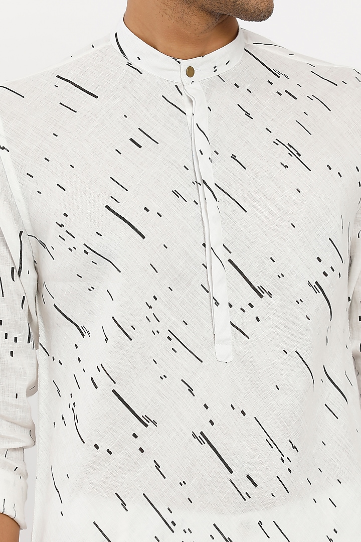 White Linen Kurta Set by Son Of A Noble SNOB Men at Pernia's Pop Up Shop
