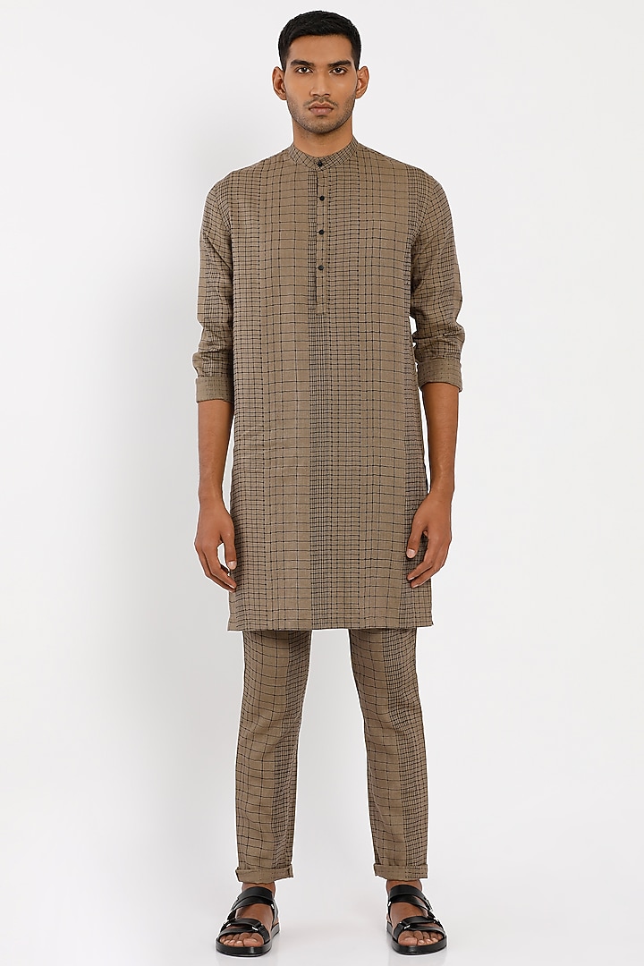 Khaki Brown Linen Sherwood Kurta by Son Of A Noble SNOB Men at Pernia's Pop Up Shop