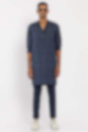 Navy Blue Linen Vintage Kurta by Son Of A Noble SNOB Men at Pernia's Pop Up Shop