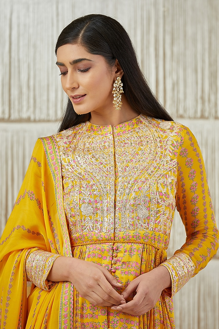 Mustard Embroidered Wedding Anarkali Set by Shyam Narayan Prasad at Pernia's Pop Up Shop