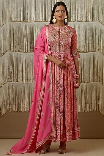 Persian Pink Embroidered Wedding Anarkali Set by Shyam Narayan Prasad at Pernia's Pop Up Shop