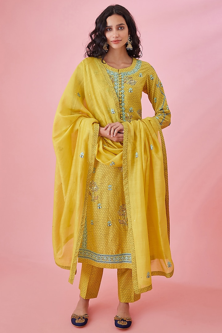 Yellow Chanderi Silk Printed & Embroidered Kurta Set by Shyam Narayan Prasad at Pernia's Pop Up Shop