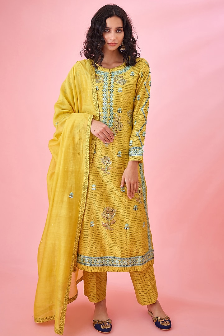 Yellow Chanderi Silk Printed & Embroidered Kurta Set by Shyam Narayan Prasad at Pernia's Pop Up Shop
