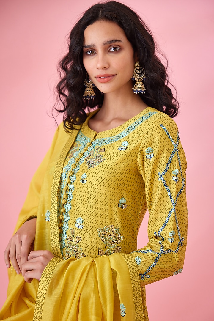 Yellow Chanderi Silk Printed & Embroidered Kurta Set by Shyam Narayan Prasad at Pernia's Pop Up Shop