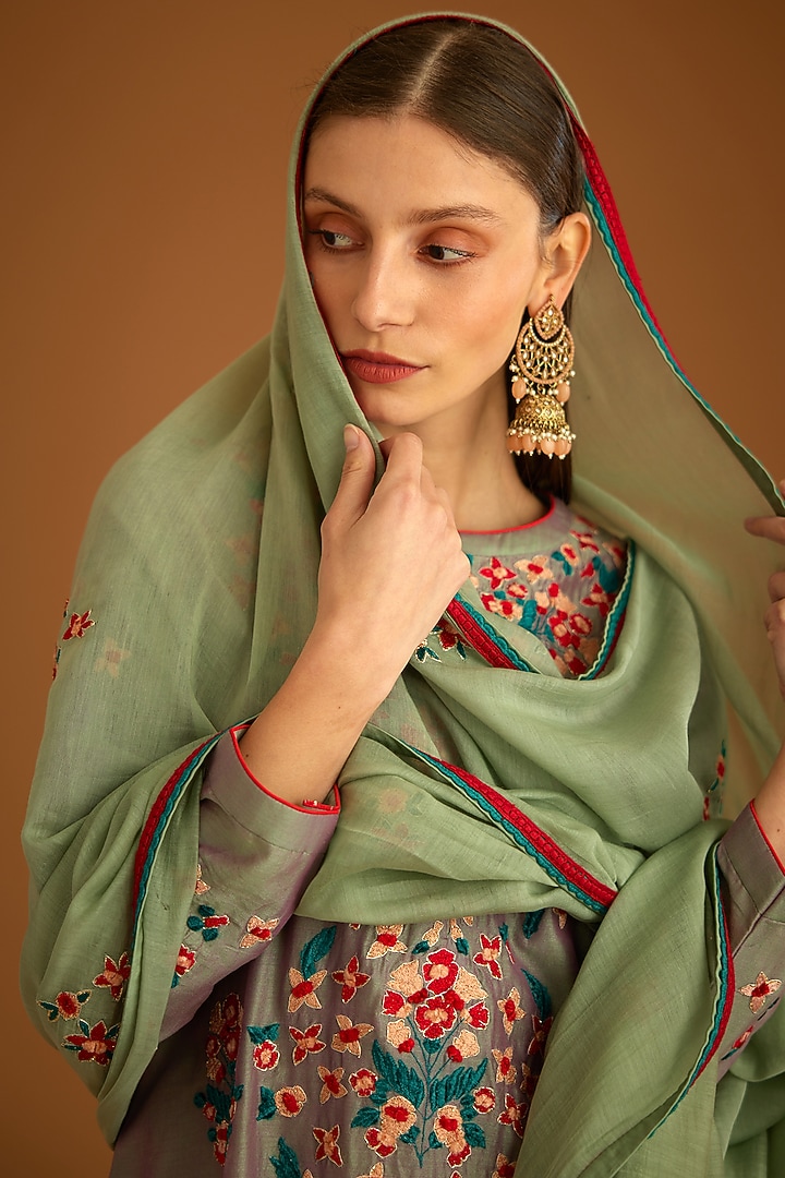 Grey & Green Chanderi Embroidered Kurta Set by Shyam Narayan Prasad at Pernia's Pop Up Shop