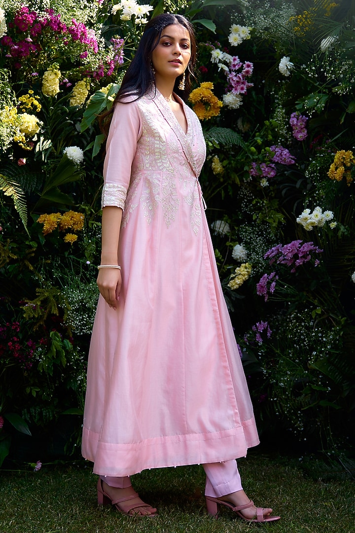 Powder Pink Silk Chanderi Thread Embroidered Angrakha Set by Shyam Narayan Prasad at Pernia's Pop Up Shop