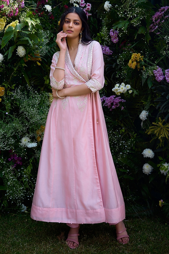Powder Pink Silk Chanderi Thread Embroidered Angrakha Set by Shyam Narayan Prasad at Pernia's Pop Up Shop