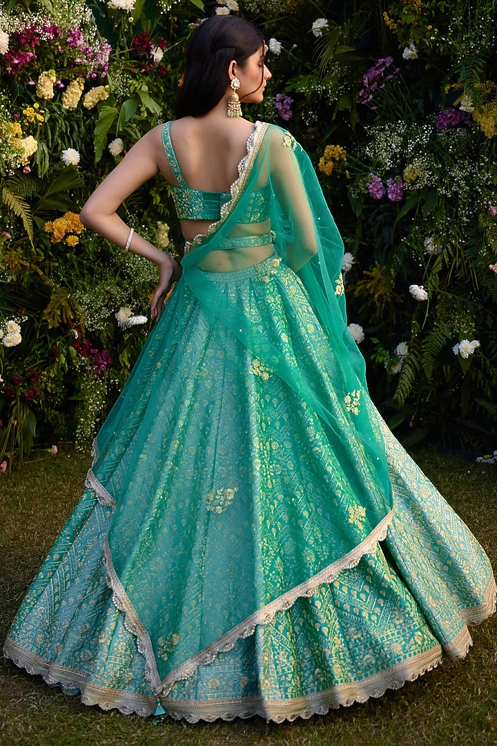 Vivid Green Raw Silk Zari Dori Embroidered Wedding Lehenga Set by Shyam Narayan Prasad at Pernia's Pop Up Shop 2026 Vivid Green Raw Silk Zari Dori Embroidered Wedding Lehenga Set by Shyam Narayan Prasad at Pernia's Pop Up Shop 2026